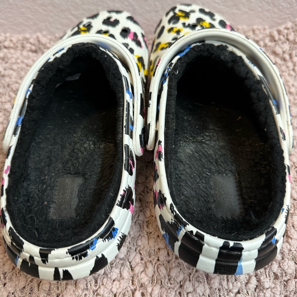 Women’s Rainbow Leopard Crocs, sz 8M - Picture 5 of 7